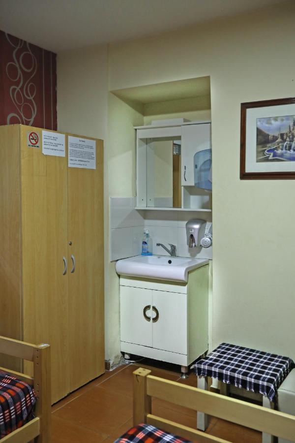 Hostel 42 Skopje Bagian luar foto