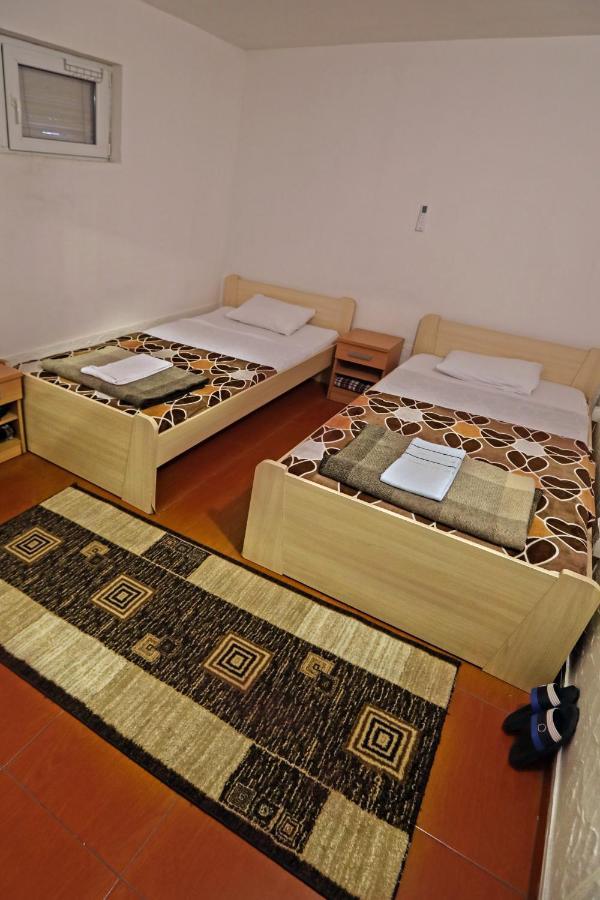 Hostel 42 Skopje Bagian luar foto