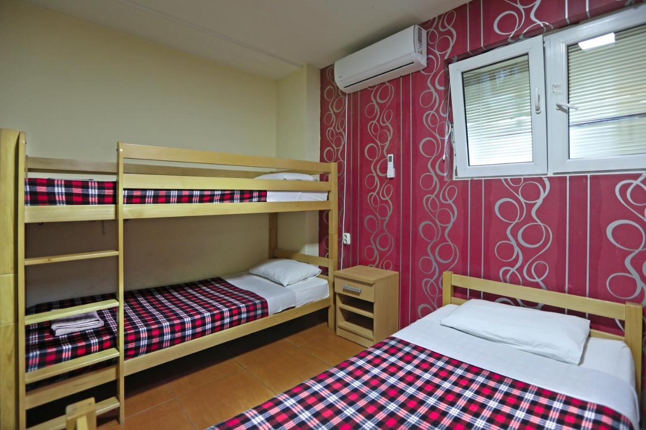 Hostel 42 Skopje Bagian luar foto